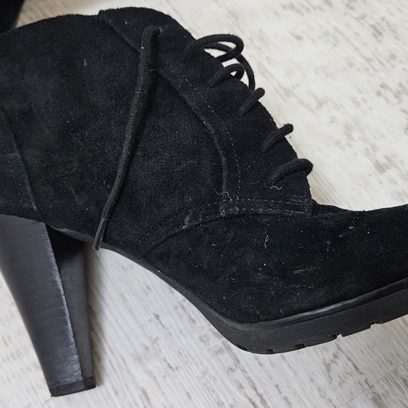 White Mountain suede booties - Picture 1 of 5